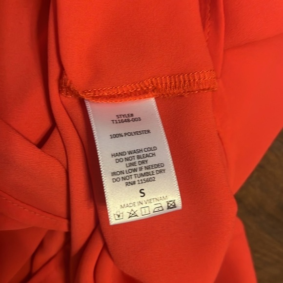 Lush Elegant and Beautifully Designed Lightweight Blouse, Sz. S. - Picture 10 of 11